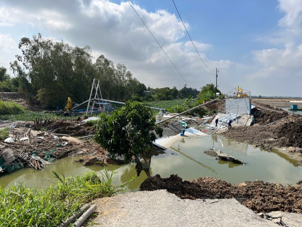 Đồng Tháp: Sạt lở ao cá tra, thiệt hại hơn 7,5 tỉ đồng Đồng Tháp: Sạt lở ao cá tra, thiệt hại hơn 7,5 tỉ đồng