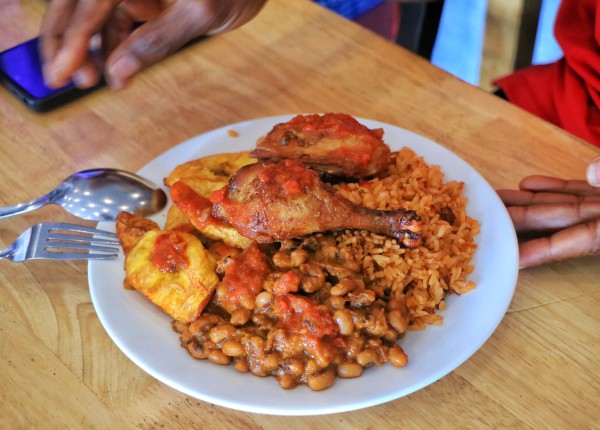 Quán ăn bán món Nigeria ở TP.HCM, khách châu Phi 'theo' suốt gần 20 năm