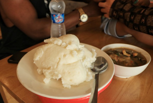 Quán ăn bán món Nigeria ở TP.HCM, khách châu Phi 'theo' suốt gần 20 năm