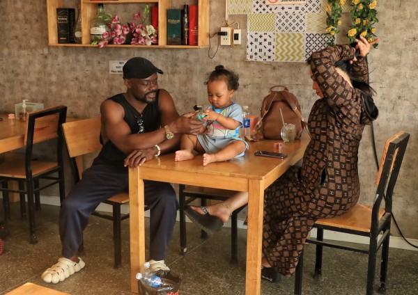 Quán ăn bán món Nigeria ở TP.HCM, khách châu Phi 'theo' suốt gần 20 năm