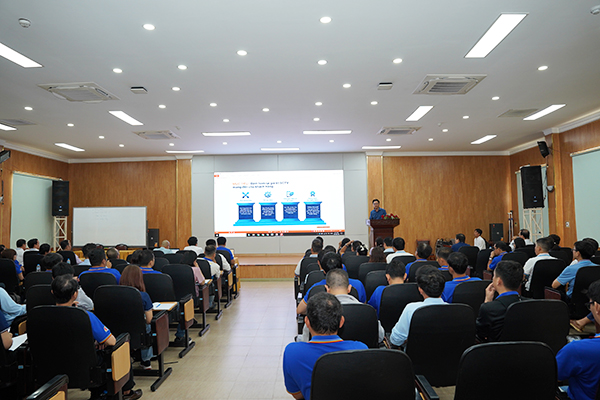 tan-tong-giam-doc-luong-quoc-huy-lam-viec-voi-cac-don-vi-quyet-tam-tai-sinh-sctv-trong-giai-doan-moi