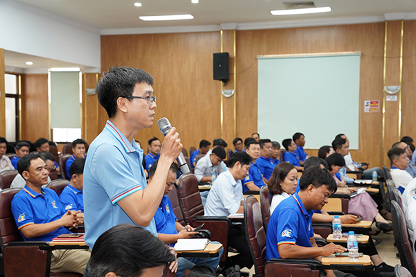 tan-tong-giam-doc-luong-quoc-huy-lam-viec-voi-cac-don-vi-quyet-tam-tai-sinh-sctv-trong-giai-doan-moi