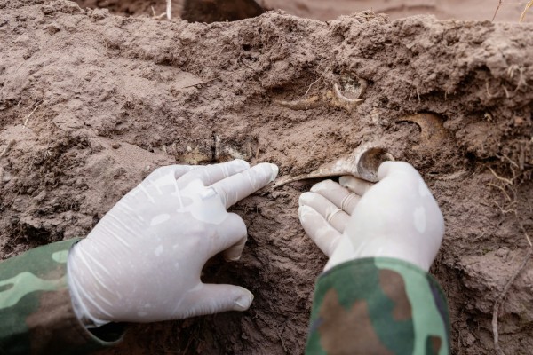 Bộ đội băng rừng vượt suối Dân Hóa, tìm thêm 1 hài cốt liệt sĩ