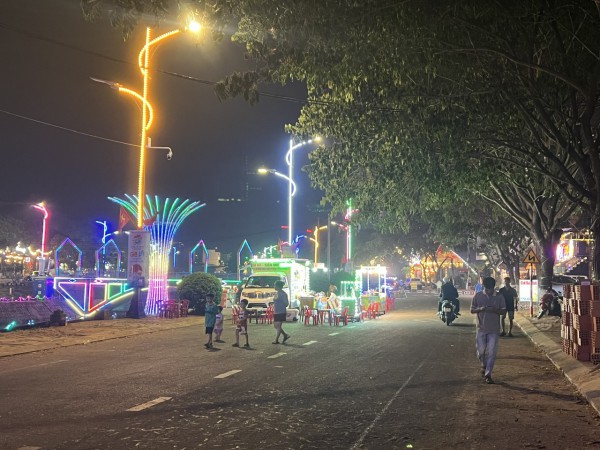 Phố đêm Chợ Nhỏ ở Pleiku sớm rơi vào cảnh đìu hiu