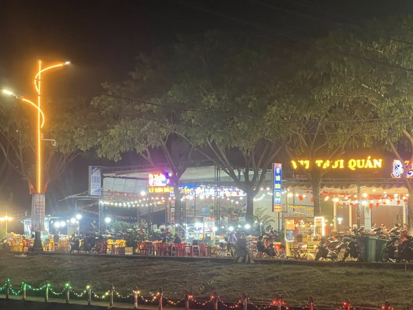 Phố đêm Chợ Nhỏ ở Pleiku sớm rơi vào cảnh đìu hiu