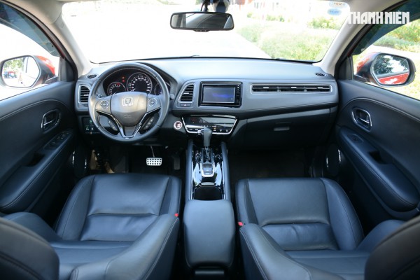 Ô tô đỗ dưới trời nắng gắt ảnh hưởng thế nào đến nội thất xe?