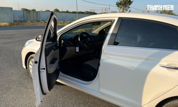 Ô tô đỗ dưới trời nắng gắt ảnh hưởng thế nào đến nội thất xe?