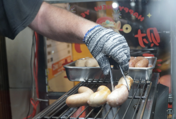 Ông Tây bán xúc xích Đức nổi tiếng một thời ở TP.HCM giờ ra sao?