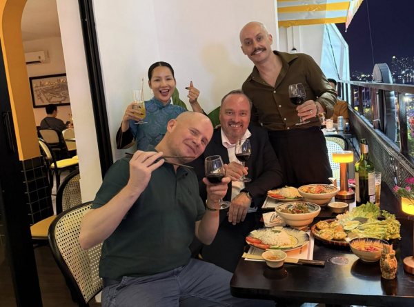 Ông Tây mở nhà hàng Việt 'view triệu đô' ở TP.HCM, 95% khách là người nước ngoài