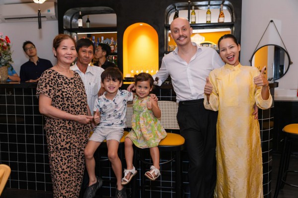 Ông Tây mở nhà hàng Việt 'view triệu đô' ở TP.HCM, 95% khách là người nước ngoài