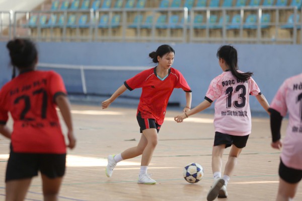 Trường ĐH Nha Trang tổ chức giải bóng đá sinh viên sau dấu ấn TNSV THACO Cup