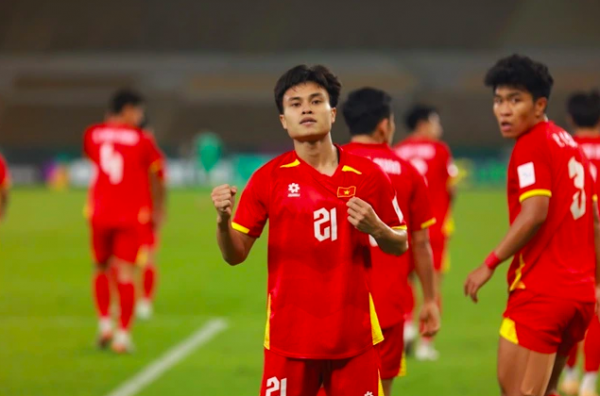 Bất ngờ vị trí ‘mỏng người’ nhất của đội tuyển Việt Nam, ông Kim tính toán bạc đầu