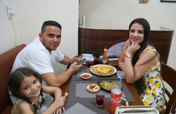 Ông chủ người Ai Cập mở quán ở TP.HCM, khách Trung Đông tìm thấy hương vị quê nhà Ông chủ người Ai Cập mở quán ở TP.HCM, khách Trung Đông tìm thấy hương vị quê nhà