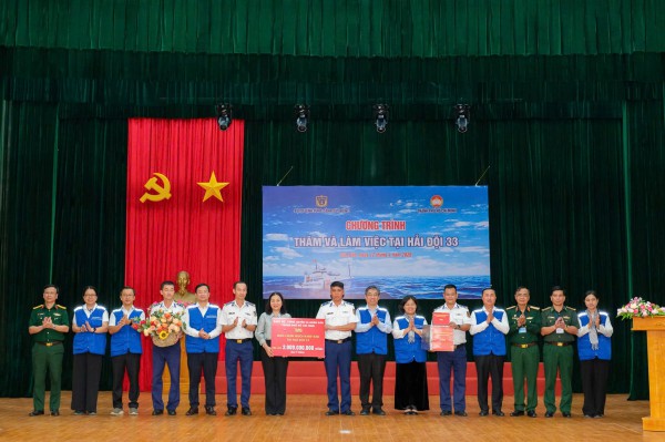 TP.HCM: 2,25 tỉ đồng chăm lo quân và dân đặc khu Côn Đảo TP.HCM: 2,25 tỉ đồng chăm lo quân và dân đặc khu Côn Đảo