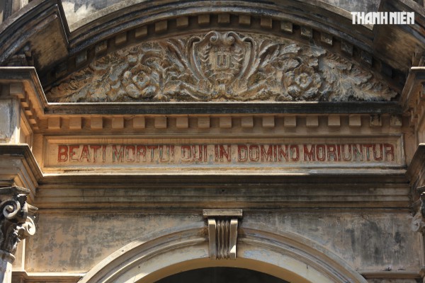 Mộ cổ kiến trúc giống nhà thờ 112 năm ở TP.HCM: Dấu tích tri huyện xưa Mộ cổ kiến trúc giống nhà thờ 112 năm ở TP.HCM: Dấu tích tri huyện xưa