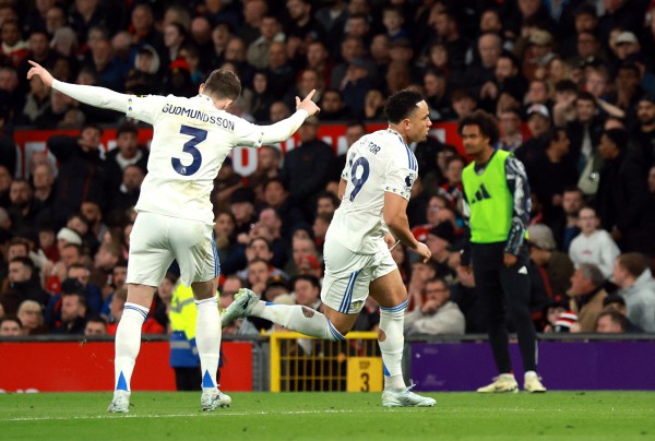 HLV Carrick thay đổi khó hiểu vì mất trò cưng, M.U thua sốc Leeds trên sân nhà