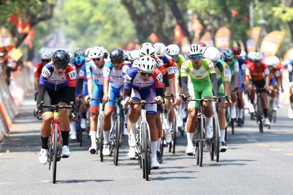 Tay đua người Belarus 'làm mưa làm gió' ở Cúp xe đạp truyền hình TP.HCM Tay đua người Belarus 'làm mưa làm gió' ở Cúp xe đạp truyền hình TP.HCM