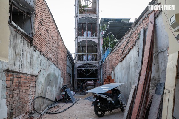 Người dân TP.HCM dỡ nhà, nhường đất mở rộng quốc lộ 13