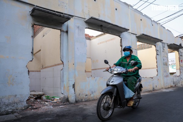 Người dân TP.HCM dỡ nhà, nhường đất mở rộng quốc lộ 13