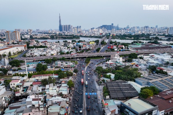 Người dân TP.HCM dỡ nhà, nhường đất mở rộng quốc lộ 13