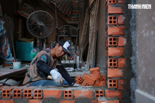 Người dân TP.HCM dỡ nhà, nhường đất mở rộng quốc lộ 13