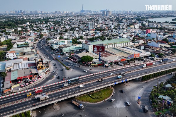 Người dân TP.HCM dỡ nhà, nhường đất mở rộng quốc lộ 13