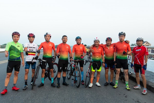 VĐV 76 tuổi đạp xe 'Chung tay kiến tạo hòa bình' tri ân người ông liệt sĩ VĐV 76 tuổi đạp xe 'Chung tay kiến tạo hòa bình' tri ân người ông liệt sĩ