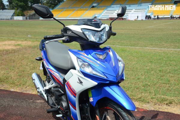 Giá bán cao hơn SH 125i, xe máy số Honda Dash 125 có gì hút khách Việt?