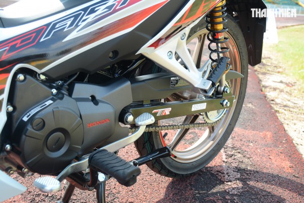 Giá bán cao hơn SH 125i, xe máy số Honda Dash 125 có gì hút khách Việt?