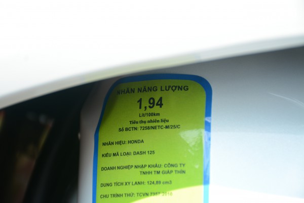 Giá bán cao hơn SH 125i, xe máy số Honda Dash 125 có gì hút khách Việt?