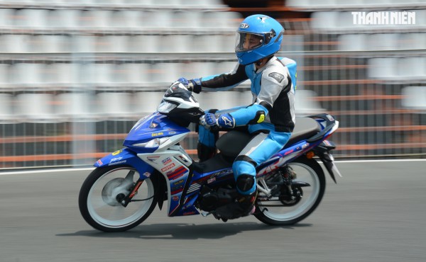 Giá bán cao hơn SH 125i, xe máy số Honda Dash 125 có gì hút khách Việt?