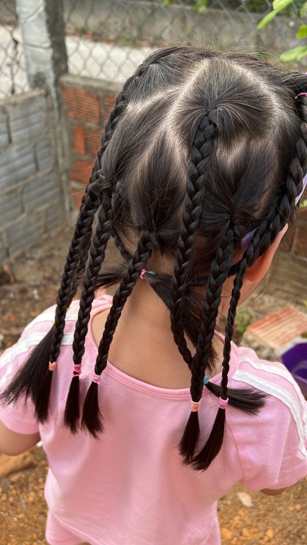 Cô giáo mầm non kiêm nhà tạo mẫu tóc, dân mạng bật cười vì quá ngộ nghĩnh