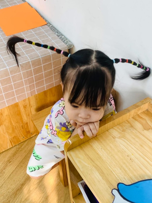 Cô giáo mầm non kiêm nhà tạo mẫu tóc, dân mạng bật cười vì quá ngộ nghĩnh