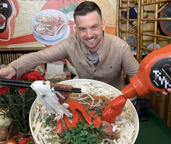 Làm rể Việt, nhiều anh Tây mê ẩm thực: 'Càng ăn càng yêu TP.HCM' Làm rể Việt, nhiều anh Tây mê ẩm thực: 'Càng ăn càng yêu TP.HCM'