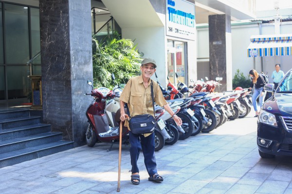 'Xóm vé số xứ Nẫu' ở TP.HCM: Nhận gần 100 triệu đồng, nhiều người bật khóc