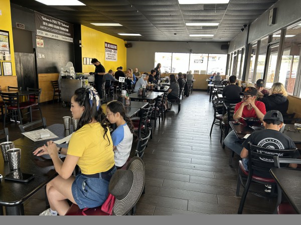 'Ăn phở thì chỉ có Phở 79': Quán ăn gia đình Việt ở Mỹ giành 'Oscar ẩm thực'