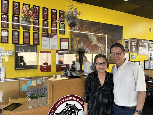 'Ăn phở thì chỉ có Phở 79': Quán ăn gia đình Việt ở Mỹ giành 'Oscar ẩm thực'