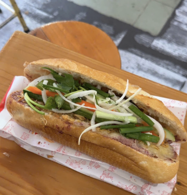 Xe bánh mì thịt nướng ngon nhất thế giới ở trung tâm TP.HCM, giờ ra sao?