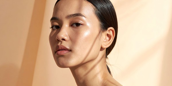 Quá ngán lớp nền dầy cộp như mặt nạ, 