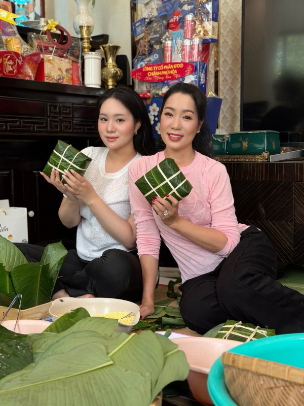 Nhan sắc con gái xinh như hoa hậu của NSND Trịnh Kim Chi 