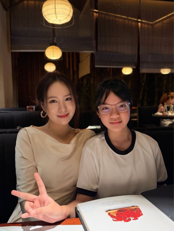 Nhan sắc con gái xinh như hoa hậu của NSND Trịnh Kim Chi 