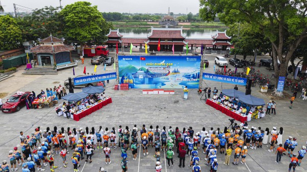 Sôi động cuộc đua xe đạp quanh Thành cổ