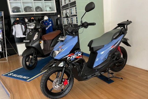 Xe máy rục rịch tăng giá do giá nhựa leo thang