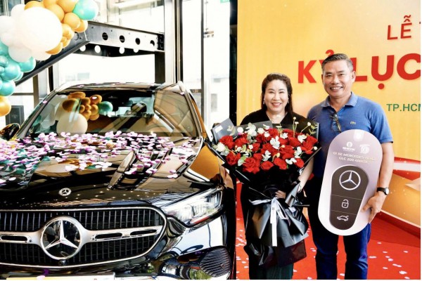 Phân bón Cà Mau vinh danh đại lý đạt kỷ lục tiêu thụ NPK Cà Mau bằng Mercedes-Benz