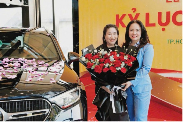 Phân bón Cà Mau vinh danh đại lý đạt kỷ lục tiêu thụ NPK Cà Mau bằng Mercedes-Benz