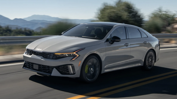 Nhiều hãng ô tô cân nhắc quay lại sản xuất xe sedan