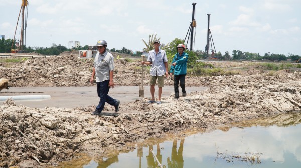 Cà Mau: Cá chết hàng loạt nghi do bơm cát thi công gây xâm nhập mặn