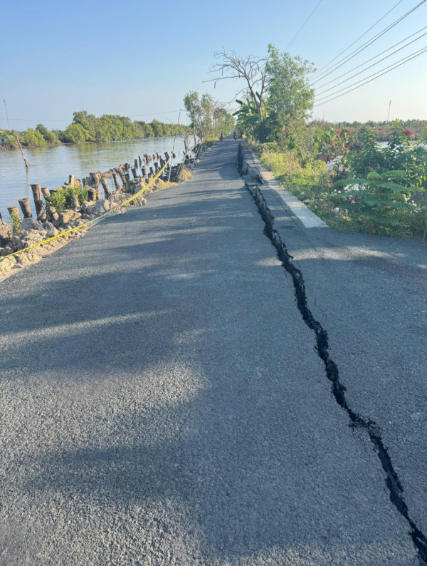 Cà Mau: Lại xảy ra sụt lún đường ở xã Cái Nước