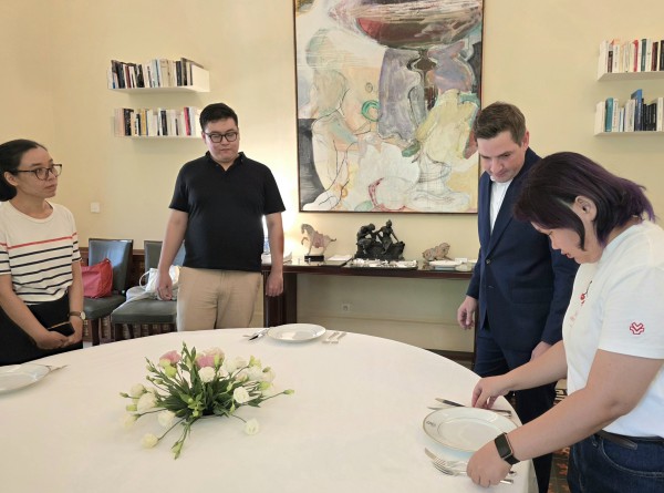 Nghệ thuật bài trí bàn ăn kiểu Pháp: Vì sao từng chi tiết đều có quy tắc?