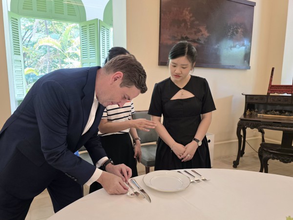 Nghệ thuật bài trí bàn ăn kiểu Pháp: Vì sao từng chi tiết đều có quy tắc?